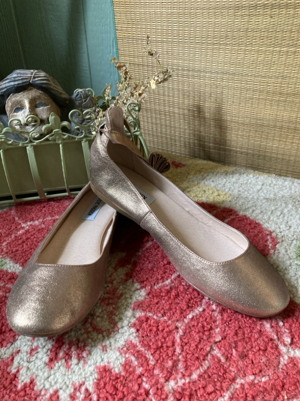 NWOT Steve Madden Size 9.5 Bloome gold glittered ankle wrap flats